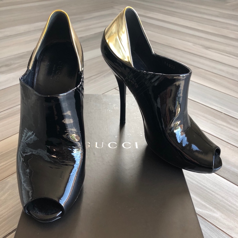 GUCCI Black Gold Patent Leather Peep Toe Booties 6 - Picture 2 of 8